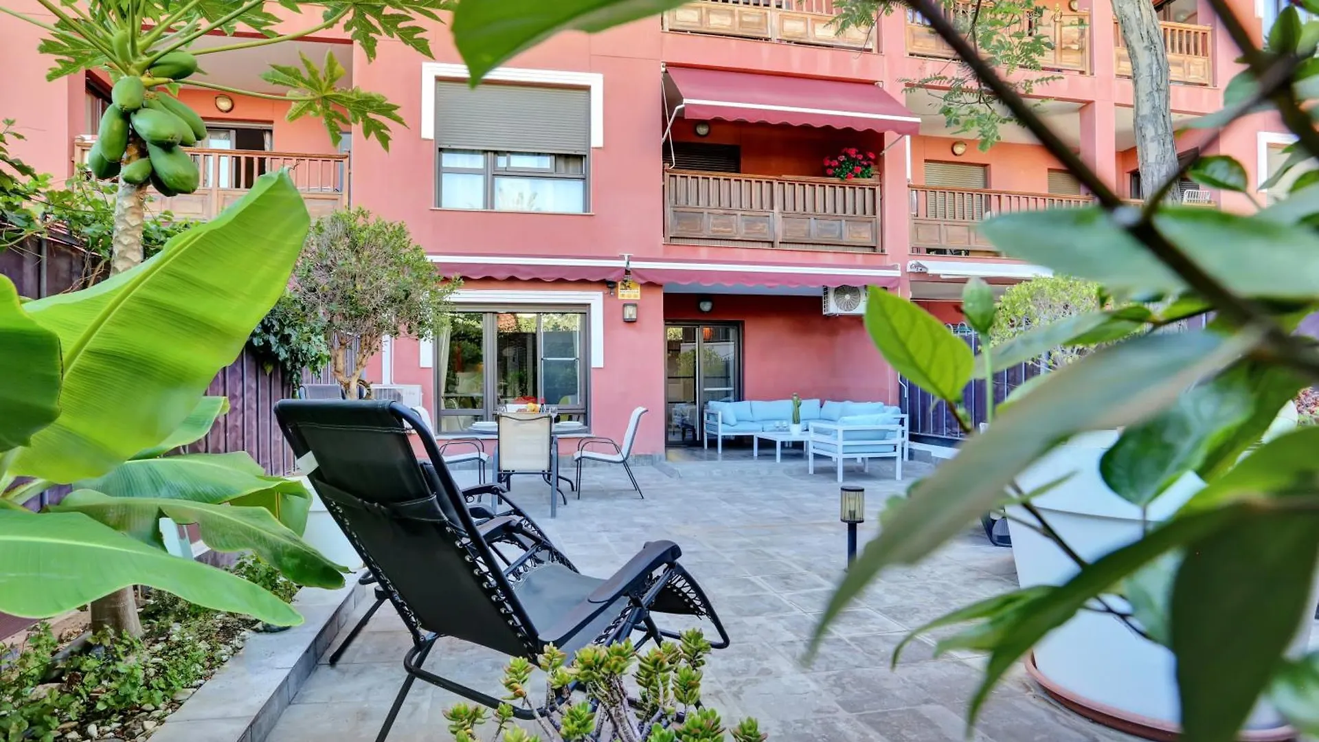 Best Mocan, Terrace Garden, Garage, Pool, Fiber Palm-mar